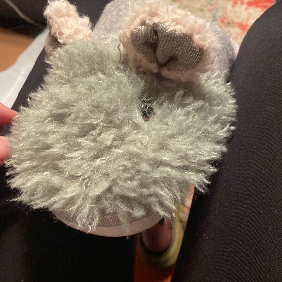 Slippers - Picture 2 of 4